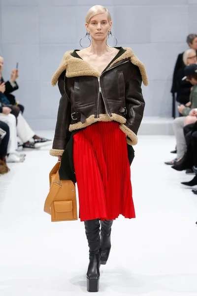 Look 19